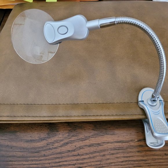 Lighted Magnifying Glass Clip-on Gooseneck Hands-Free - Picture 1 of 5